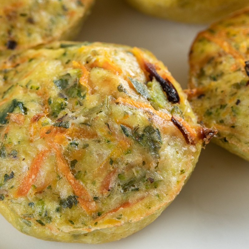 Muffin de Cenoura, Brócolis e Parmesão Mineiro (110g) - Imagem 3