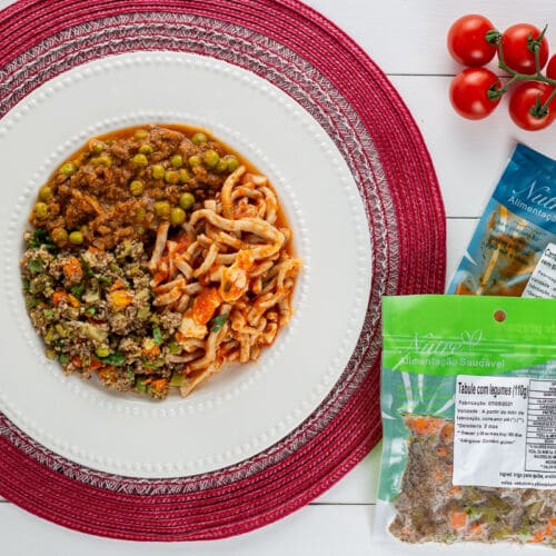Carne de Soja á Bolonhesa + Macarrão Integral com Queijo e Molho de Tomate + Tabule com Legumes (430g)